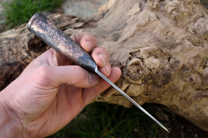 Couteau utilitaire à manche roulé